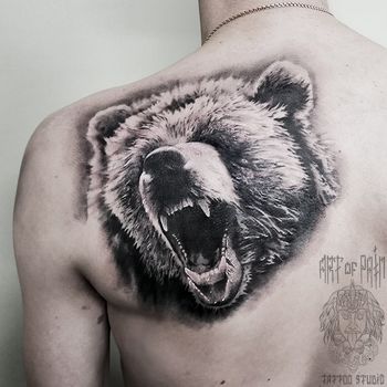 Татуировка мужская реализм на лопатке медведь