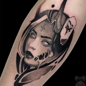 Татуировка женская графика на голени демон-девушка