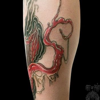 Татуировка мужская нью-скул на голени язык венома