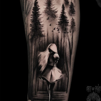 Татуировка мужская реализм на предплечье девушка и лес
