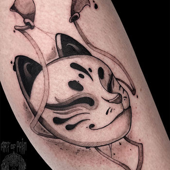 Татуировка женская нео-япония на голени маска кицуне