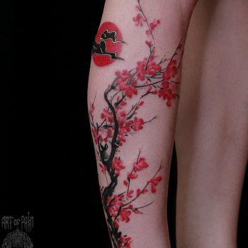 Татуировка женская нью-скул на голени сакура
