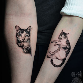 Татуировка парная реализм на предплечьях коты