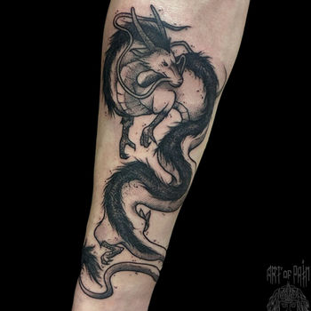 Татуировка мужская графика на предплечье серный дракон