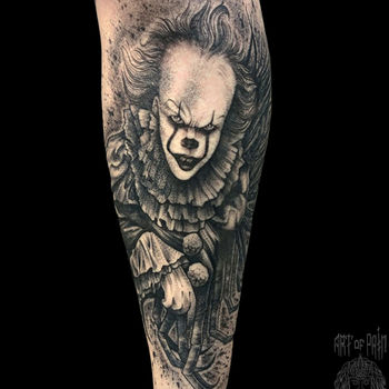 Татуировка мужская графика на голени клоун