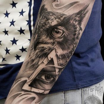 Татуировка мужская black&grey на предплечье сова и всевидящее око