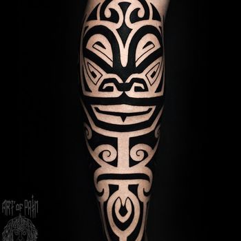 Татуировка мужская полинезия на голени орнамент