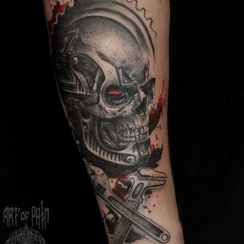 Татуировка мужская black&grey на предплечье череп робота