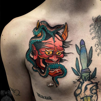 Татуировка мужская япония на груди Хання и змея