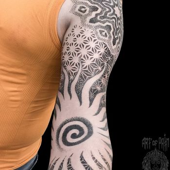 Татуировка мужская орнаментал тату-рукав узор и солнце