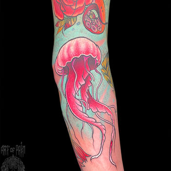 Татуировка женская нью скул на предплечье медуза