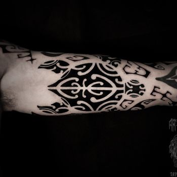 Татуировка мужская полинезия на руке черепаха