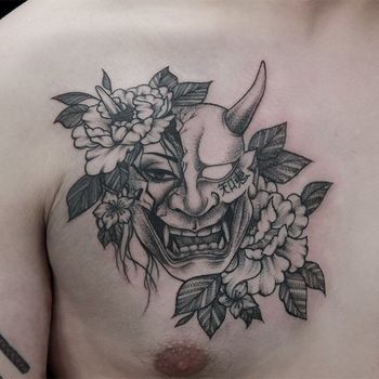 Татуировка мужская графика на груди Ханья