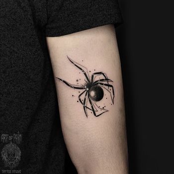Татуировка мужская реализм на плече паук
