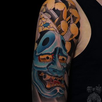 Татуировка мужская япония на плече синяя маска ханья