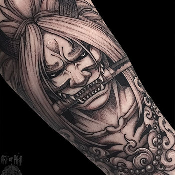 Татуировка мужская графика на предплечье демон с мечом