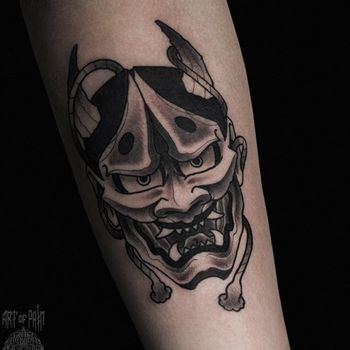 Татуировка мужская япония на предплечье небольшая маска