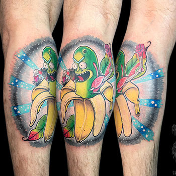 Татуировка мужская нью скул на голени банан