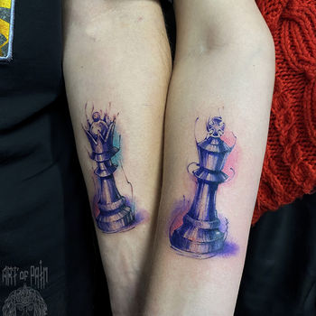 Татуировка парная графика на предплечье шахматы