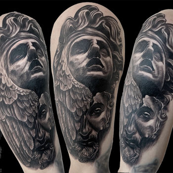 Татуировка мужская графика на бедре ангел
