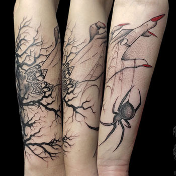 Татуировка женская графика на предплечье рука и паук