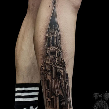 Татуировка мужская графика на голени замок