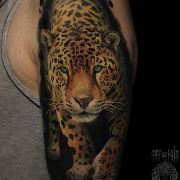 Татуировка мужская реализм на плече леопард