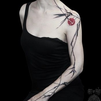 Татуировка женская графика на руке бамбук