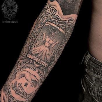 Татуировка мужская графика на предплечье богиня, рука, скелет