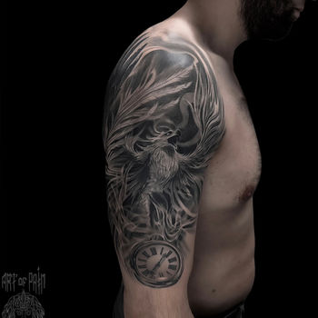 Татуировка мужская реализм на плече феникс и часы