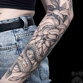 Татуировка женская графика на предплечье змея и цветок хризантемы