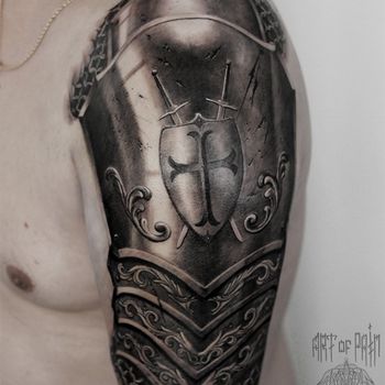Татуировка мужская реализм на плече латы