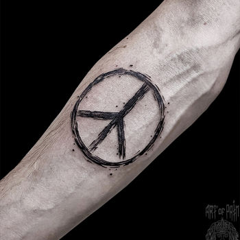 Татуировка мужская графика на предплечье символ Greenpeace