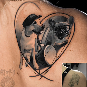 Татуировка женская реализм на лопатке собаки