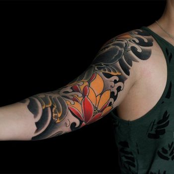 Татуировка мужская япония тату-рукав карп и лотосы