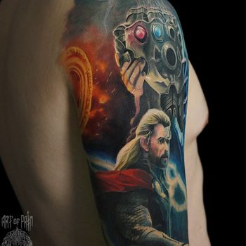Татуировка мужская реализм на плече марвел Тор