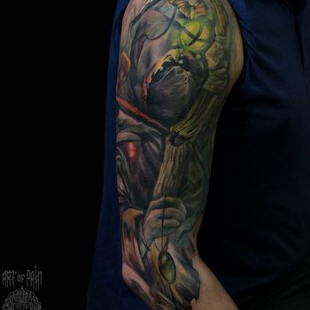 Татуировка мужская реализм на плече фэнтези персонаж