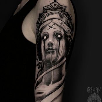 Татуировка женская графика на плече богиня