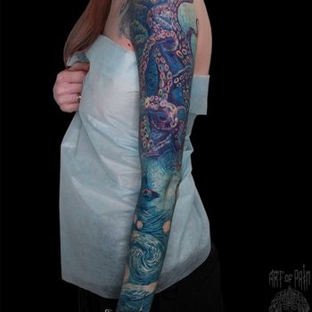 Татуировка женская нью скул тату-рукав Ван Гог, звездная ночь, море, осьминог (вид сбоку)