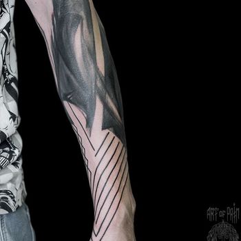 Татуировка мужская графика на руке геометрический узор