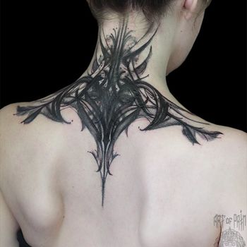 Татуировка женская графика на шее узор (абстракция)