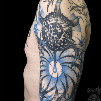 Татуировка мужская графика на плече абстракция, растения