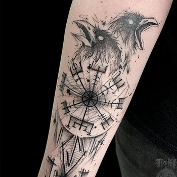 Татуировка женская графика на предплечье вороны и кельтские символы