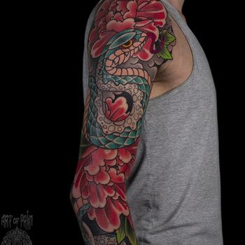 Татуировка мужская япония тату-рукав змея и пионы