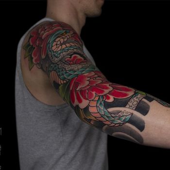 Татуировка мужская япония тату-рукав голубая змея и пионы
