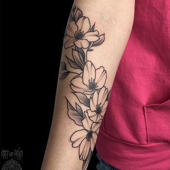 Татуировка женская графика на предплечье (сбоку) цветы
