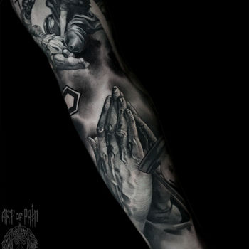 Татуировка мужская реализм на предплечье руки, ангелы