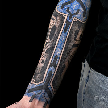 Татуировка мужская орнаментал на предплечье узор