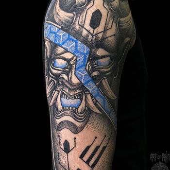 Татуировка мужская графика на плече, маска, демон