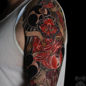 Татуировка мужская япония на плече демон и символы